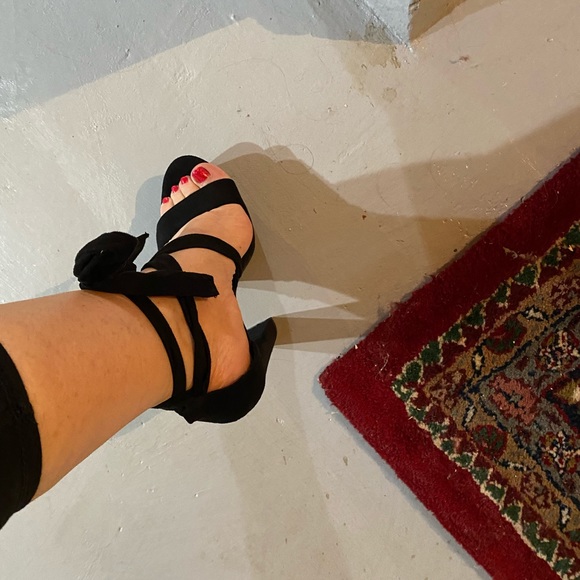 Heels - Picture 2 of 3